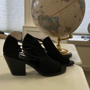 Eileen Fisher Black Strappy Heeled Shoes